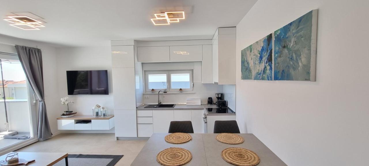Nova Excellence Apartment Novalja Exterior photo