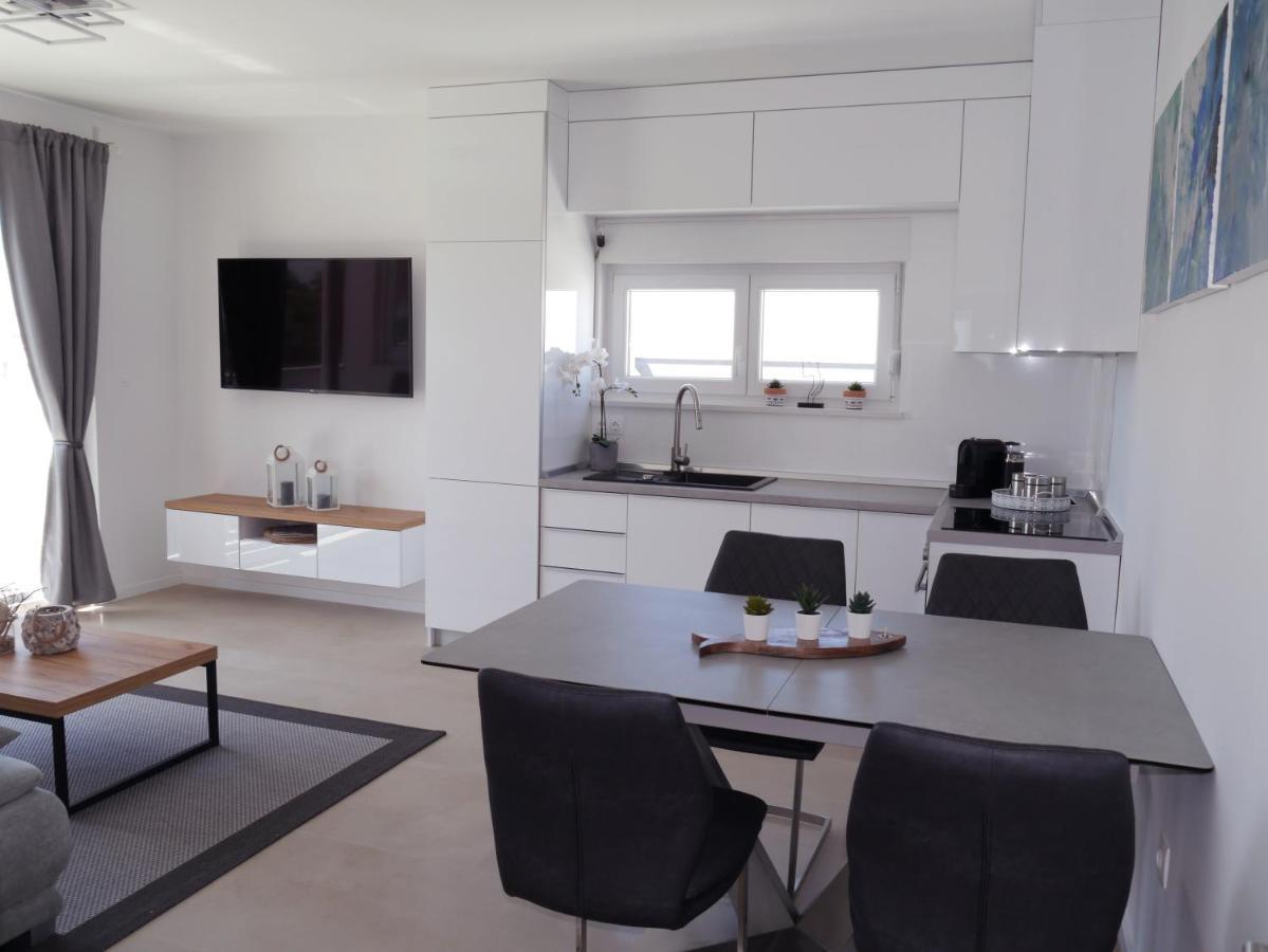 Nova Excellence Apartment Novalja Exterior photo